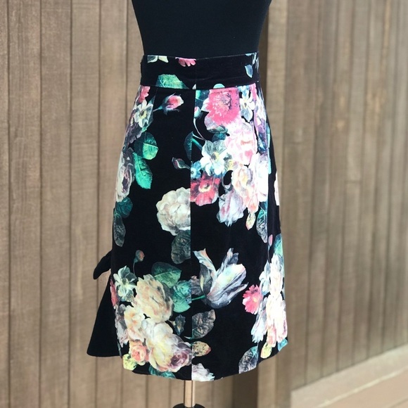 Vera Mont Black Velvet Floral Print Pencil Skirt - Picture 4 of 8